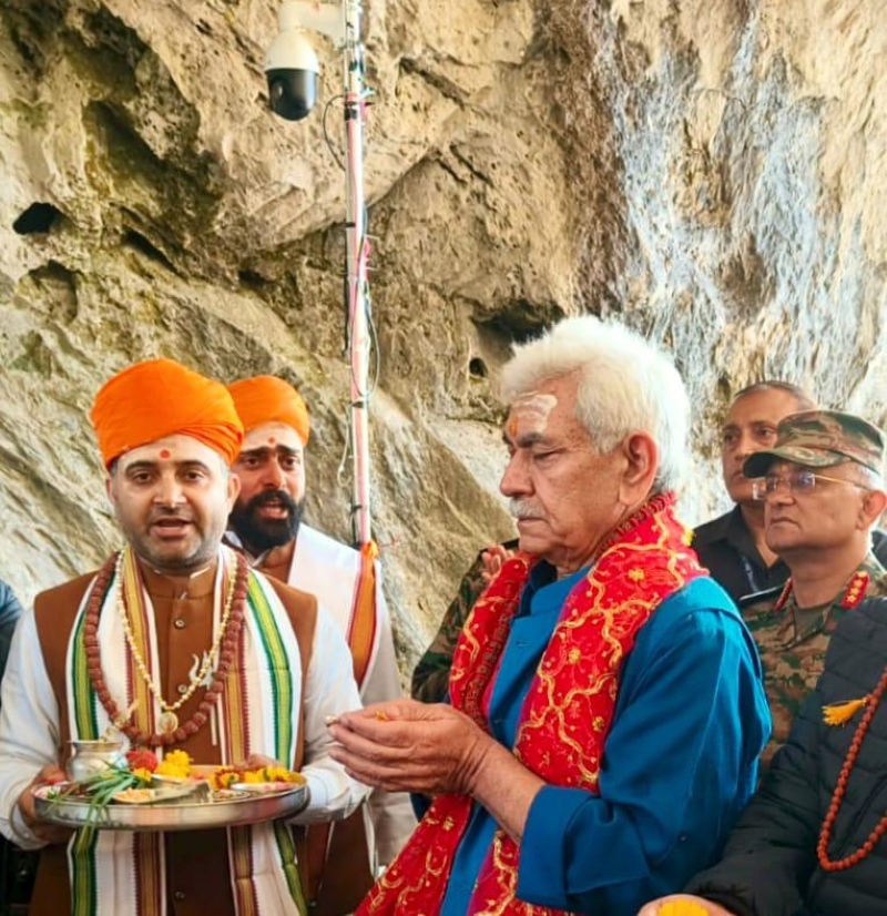 Come Without Fear, Take Baba’s Blessings: LG Sinha performs ‘Pratham Puja’ at Amarnath Cave