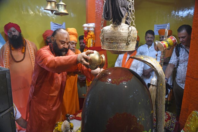 Lord Shiva’s Holy Mace taken to Shankaracharya Temple as part of Amarnath Yatra rituals