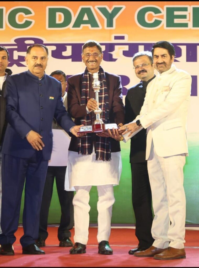 Union MoS Defence presents 2nd best R-Day tableau award to J&K