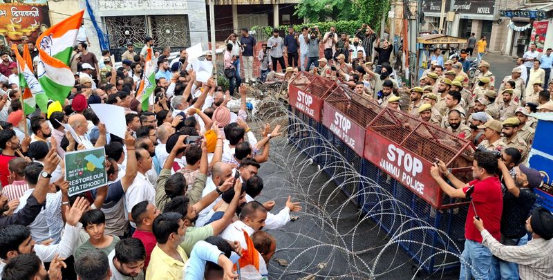 J&K Police Halt Congress ‘Lok Bhawan Chalo’ March in Jammu, Detain Top Leaders