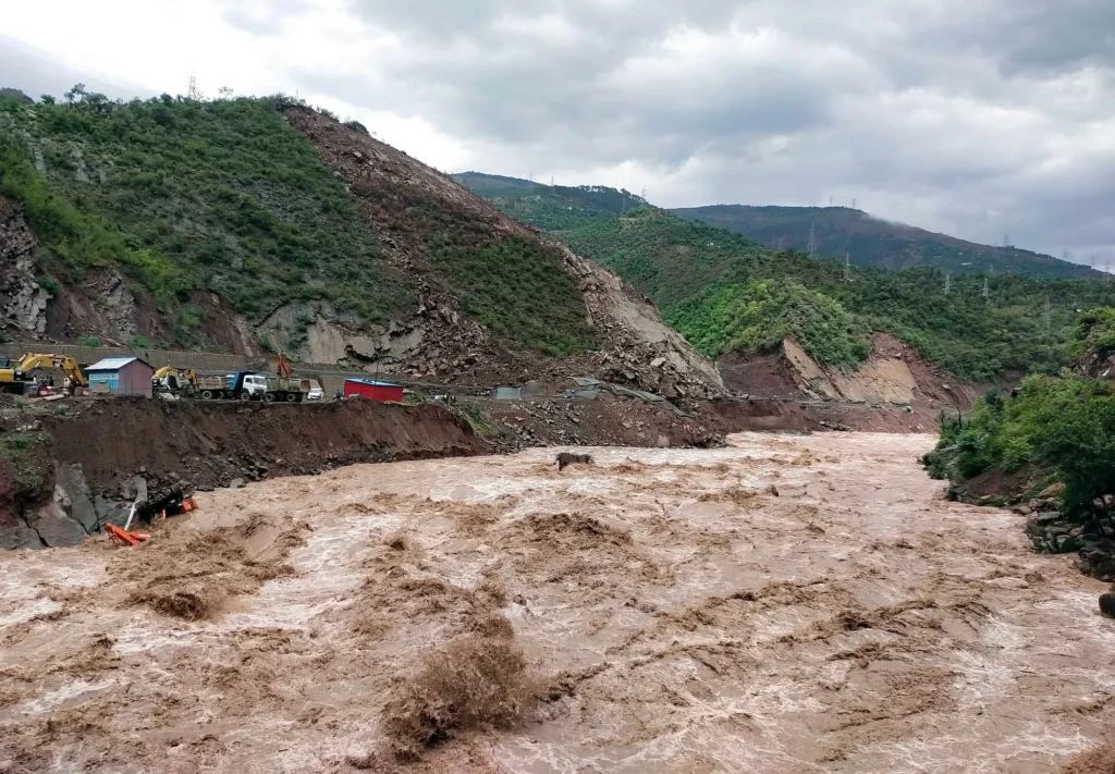 Kashmir Weather Alert: Heavy Rains May Trigger Flash Floods, Landslides