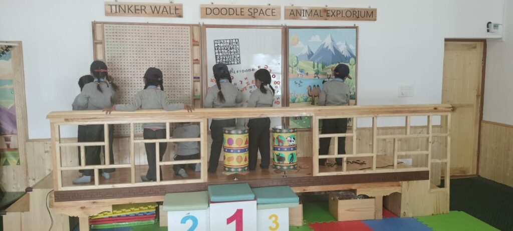 Balvatika Model Room draws enthusiastic response during educational visit to DIET Leh