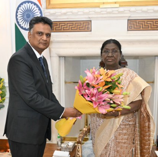 CAG K Sanjay Murthy Pays Courtesy Call On President Droupadi Murmu