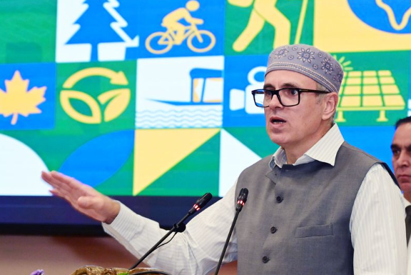 Omar Abdullah Calls for Sustainable Tourism Model in J&K, Stresses Eco-Friendly Growth Over Tourist Numbers