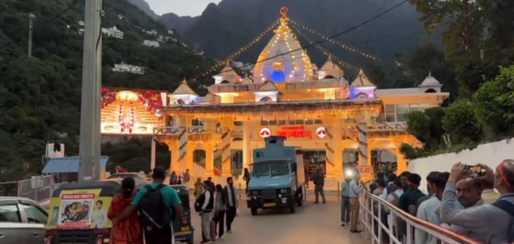 3.81 Lakh Pilgrims Visit Mata Vaishno Devi Shrine During Navratri, Rush Expected to Rise on Dussehra