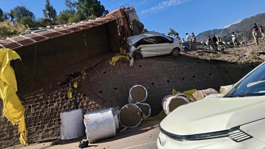 Four Injured In Truck-Car Collision On NH-44 In Ramban